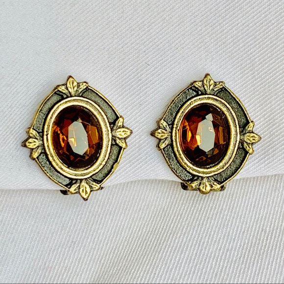Jewelry - VINTAGE AMBER COLOR CLIP-ON EARRINGS